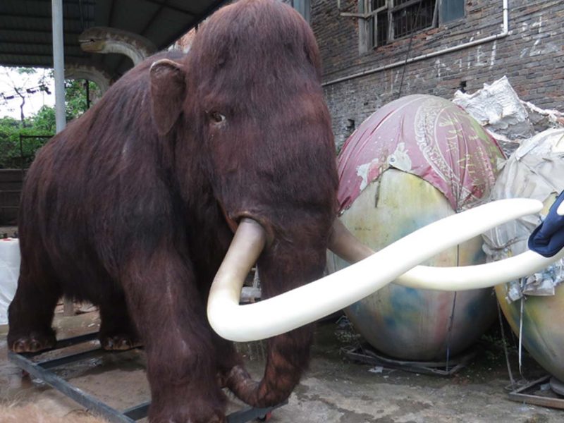 Life-Size Animatronic Woolly Mammoth — Ice Age Megafauna for Museum & Theme Park Exhibits