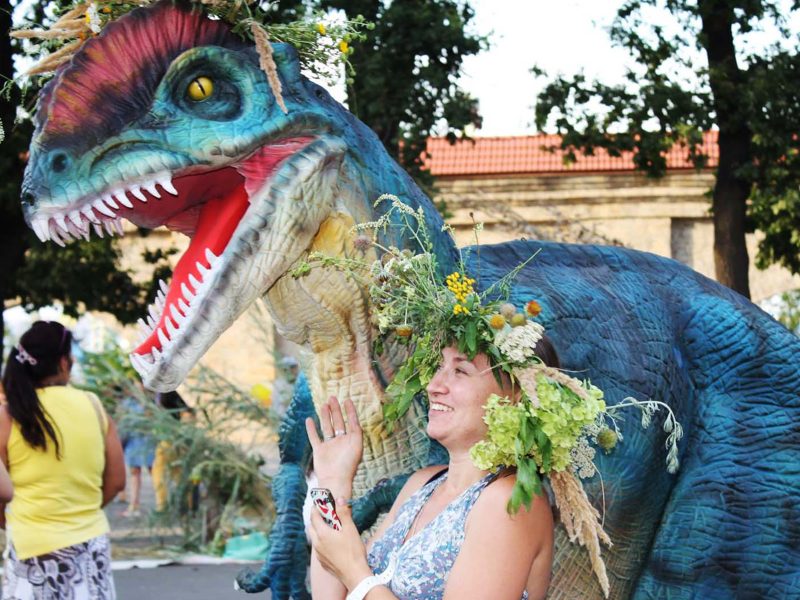 Realistic Walking Dinosaur Costume — Animatronic T-Rex Puppet Suit for Events & Stage Shows