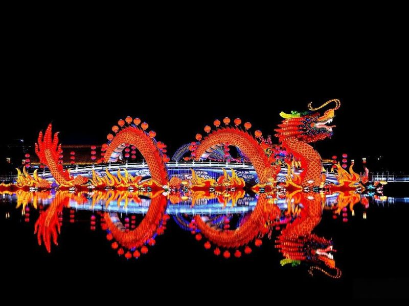 Double Dragon Lake Lantern Display – Traditional Water Festival Decoration