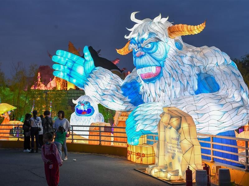 Ice Giant Yeti Winter Wonderland Lantern