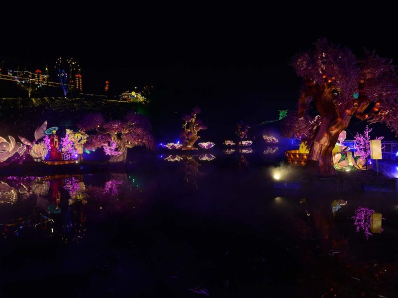 Floating Boat Water Lantern — Custom Illuminated Festival Lake Display