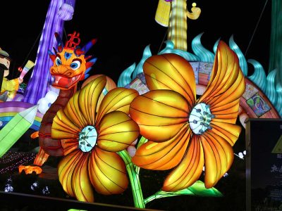 Sunflower Lantern — Giant Botanical Garden Light Display | FestiveLanterns