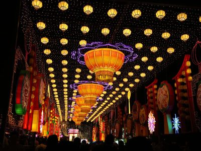 Lantern Corridor Walkthrough — Custom Immersive Festival Light Tunnel