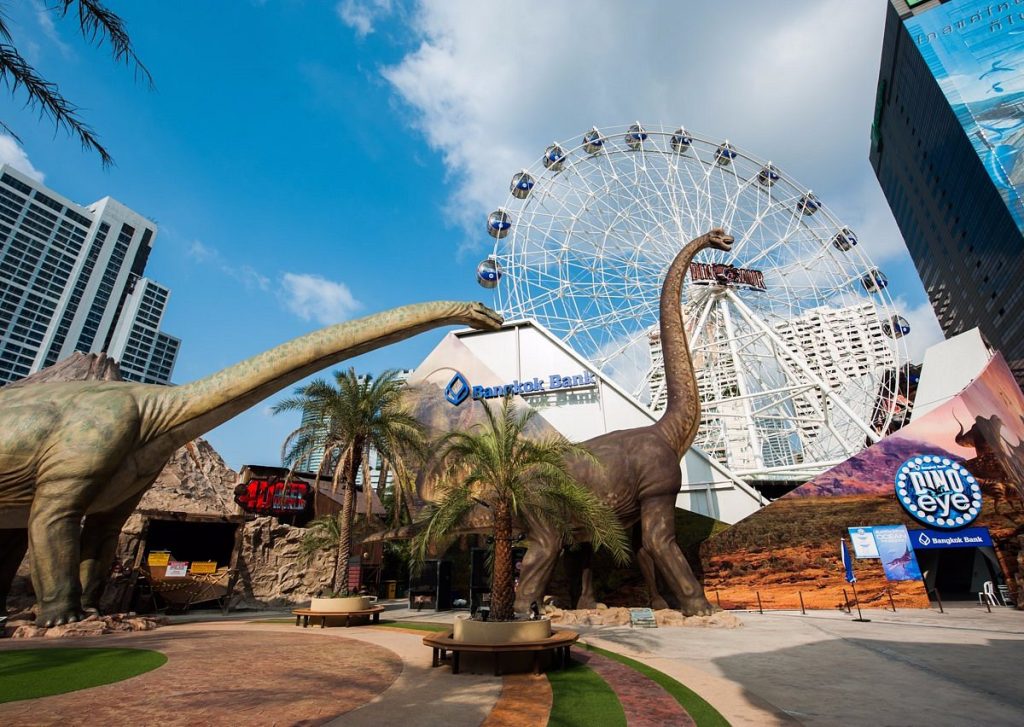 theme-park-sauropod-display