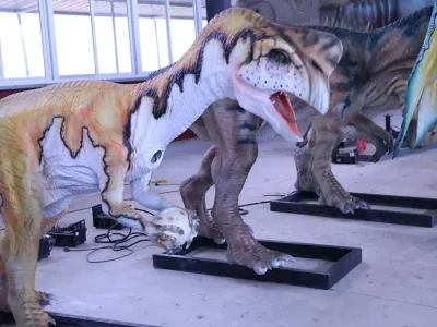 Life-Size Animatronic Oviraptor — Realistic Egg-Guardian Dinosaur Model for Museums & Exhibits