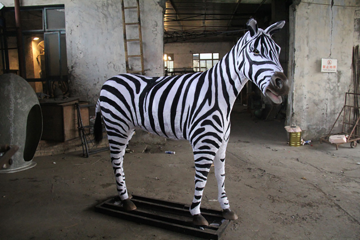 Animatronic zebra mother with foal — life-size realistic animal exhibit for zoos and safari parks