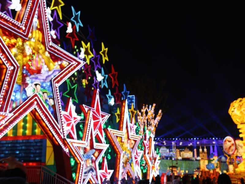 Colorful Star Lantern Arch — Walk-Through Light Tunnel