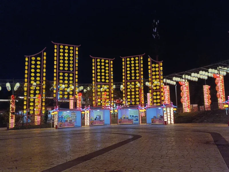 Chinese Lantern Frame Display — Festival Lantern Pillar for City Plazas & Cultural Events