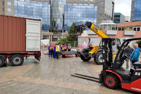 How to Ship Festival Lanterns from China to Europe — Ports, Customs & Timeline Guide