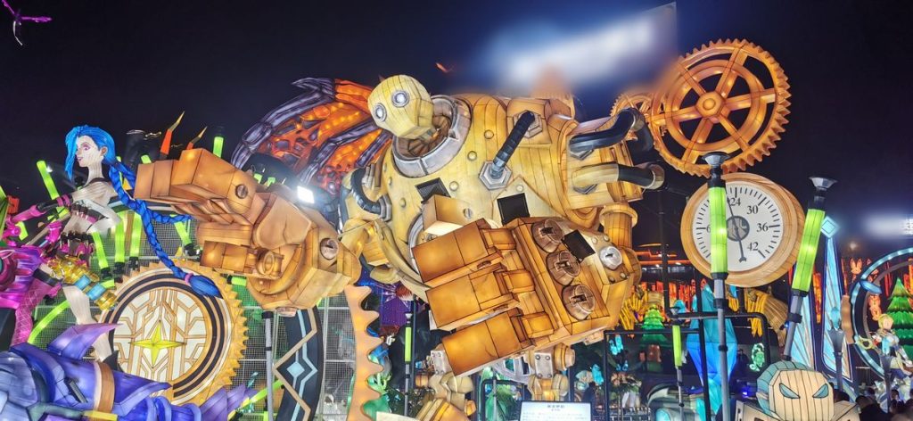 Giant steampunk robot lantern with golden gears and clockwork panels glowing at a night lantern festival