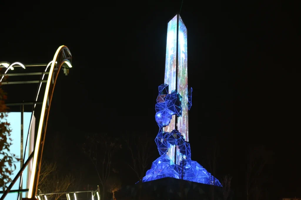 LED light art tower with low-poly mesh sculpture for plazas and waterfront installations