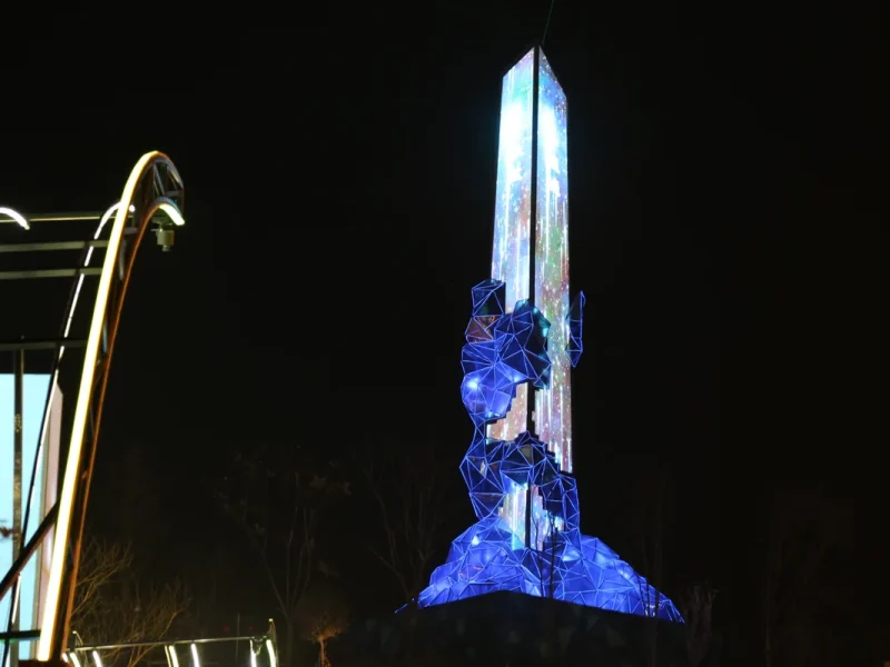 A Modern Light Tower for Plazas and Waterfronts