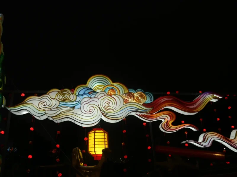 Cloud Motif Lantern Archway — Auspicious Cloud Span with Ruyi Crest