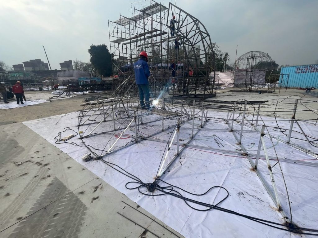 Giant Lanterns: How Large-Scale Displays Are Built and Installed