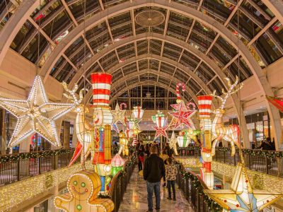 Festive Lantern Arrangement for Covered Atriums